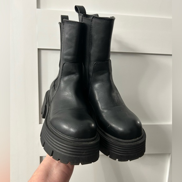 Lulus Chunky Black Chelsea Ankle Platform Boots Size 7.5 - Picture 3 of 9